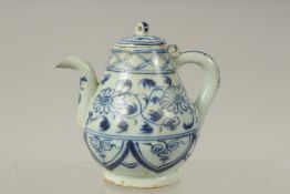 A SMALL CHINESE BLUE AND WHITE PORCELAIN TEA POT, 10.5cm high.