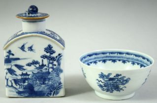 A SMALL CHINESE BLUE AND WHITE PORCELAIN BOWL, 10.5cm diameter, together with a blue and white