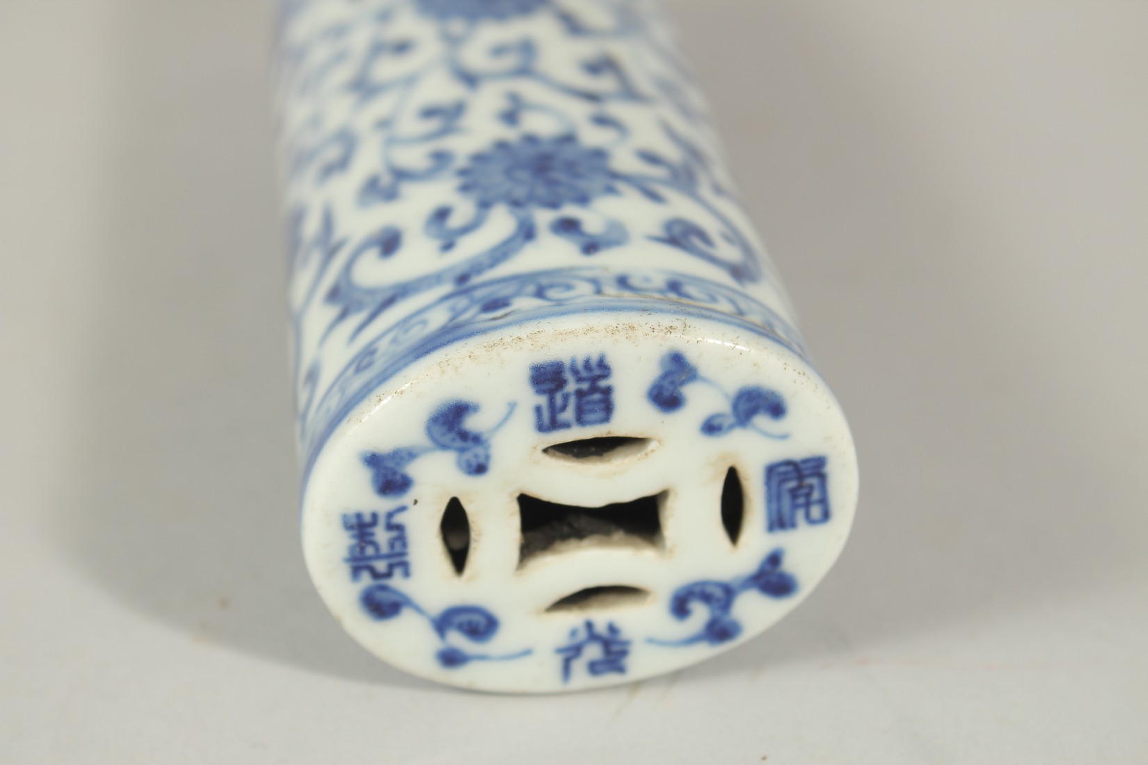 A 19TH CENTURY CHINESE BLUE AND WHITE PORCELAIN WRIST REST, with lotus and vine decoration and - Image 2 of 5