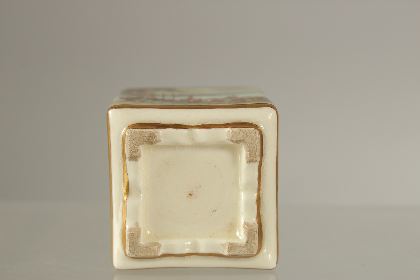 A FINE JAPANESE MEIJI PERIOD SATSUMA SQUARE-FORM MINIATURE VASE, delicately painted with a - Image 7 of 7