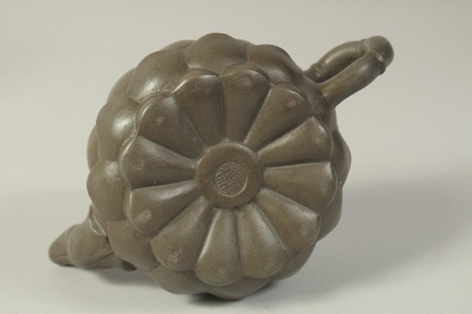A CHINESE YIXING ARTICHOKE FORM TEAPOT, with impressed mark to base and inner lid. - Image 9 of 10