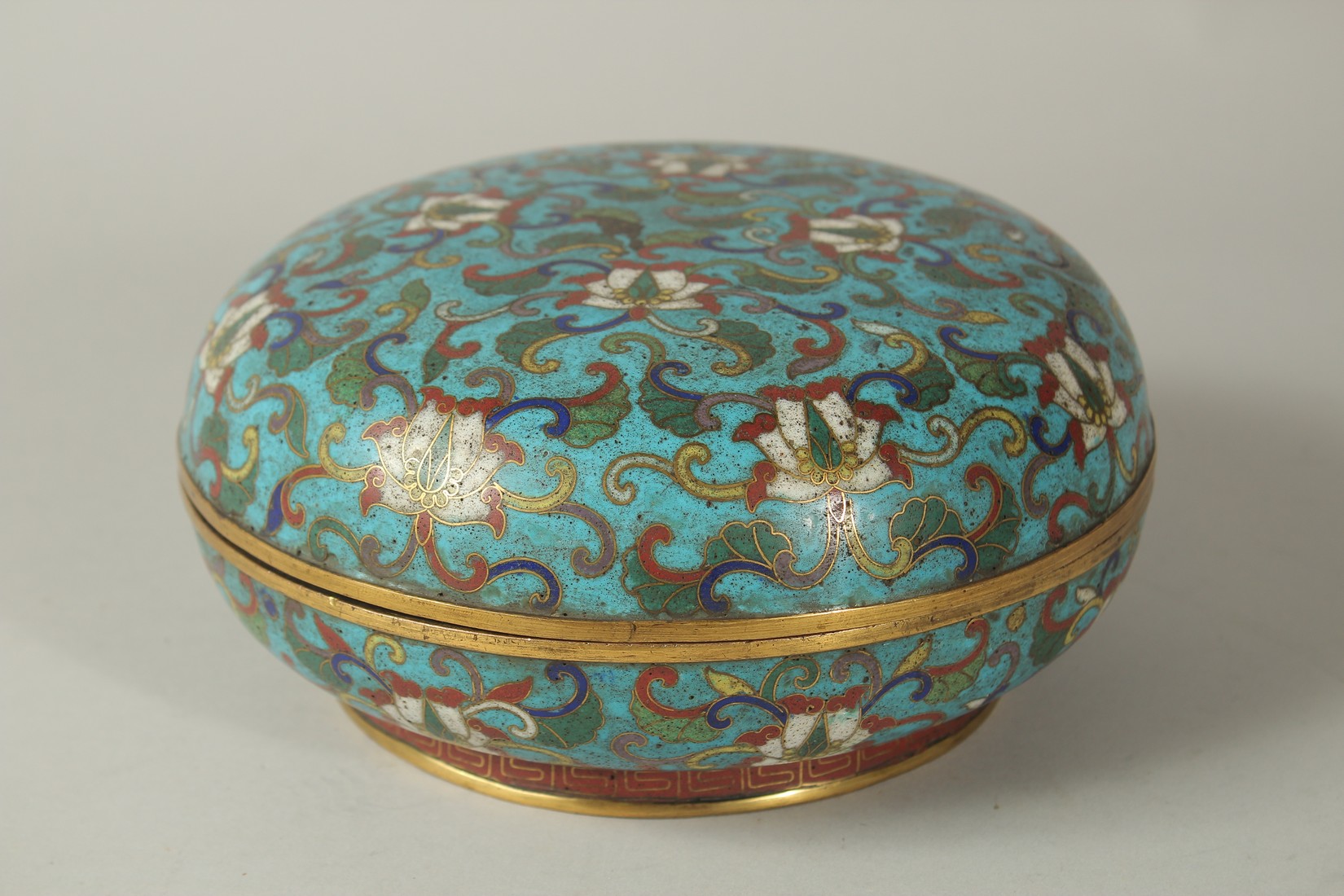 A 19TH CENTURY CHINESE BLUE GROUND CLOISONNE CIRCULAR LIDDED BOX, with floral motif decoration, 20. - Image 3 of 6