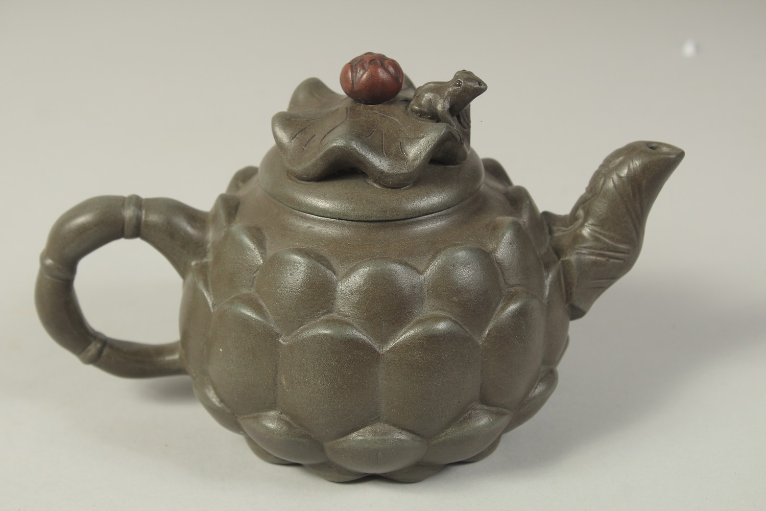 A CHINESE YIXING ARTICHOKE FORM TEAPOT, with impressed mark to base and inner lid. - Image 4 of 10