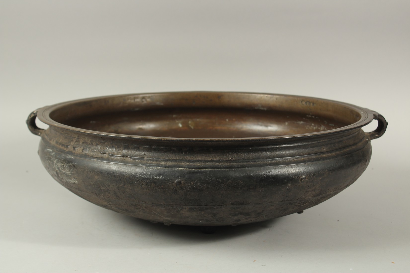 A LARGE 19TH CENTURY INDIAN OR SOUTH EAST ASIAN BRONZE TWIN HANDLE URLI, 59cm diameter. *Note: a - Image 3 of 6