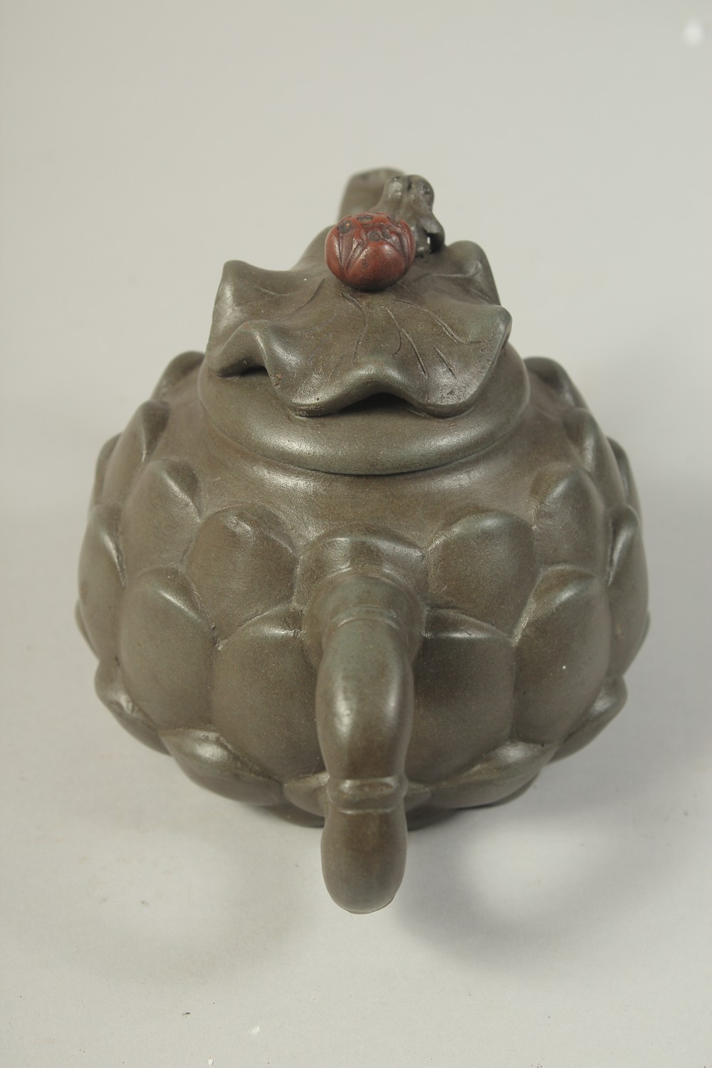 A CHINESE YIXING ARTICHOKE FORM TEAPOT, with impressed mark to base and inner lid. - Image 5 of 10