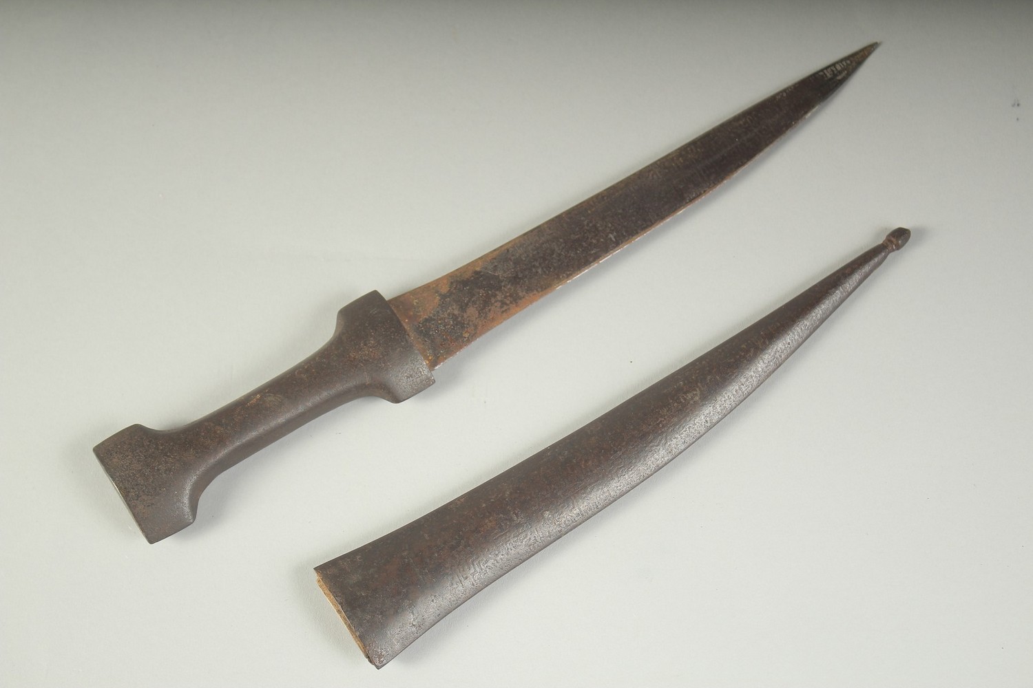 A 19TH CENTURY PERSIAN QAJAR STEEL DAGGER, with calligraphic blade, 33cm long.
