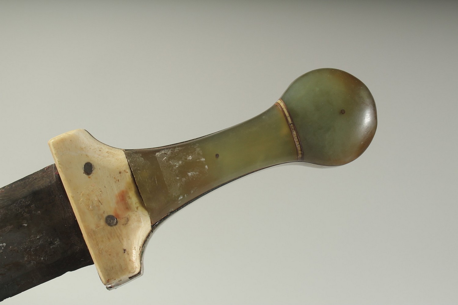 A FINE AND LARGE INDIAN JADE AND BONE HILTED DAGGER, with watered steel blade, 40cm long. - Image 3 of 6
