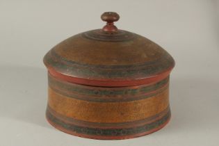 A LARGE 19TH CENTURY INDIAN LACQUERED WOODEN TURBAN BOX, 23.5cm diameter.