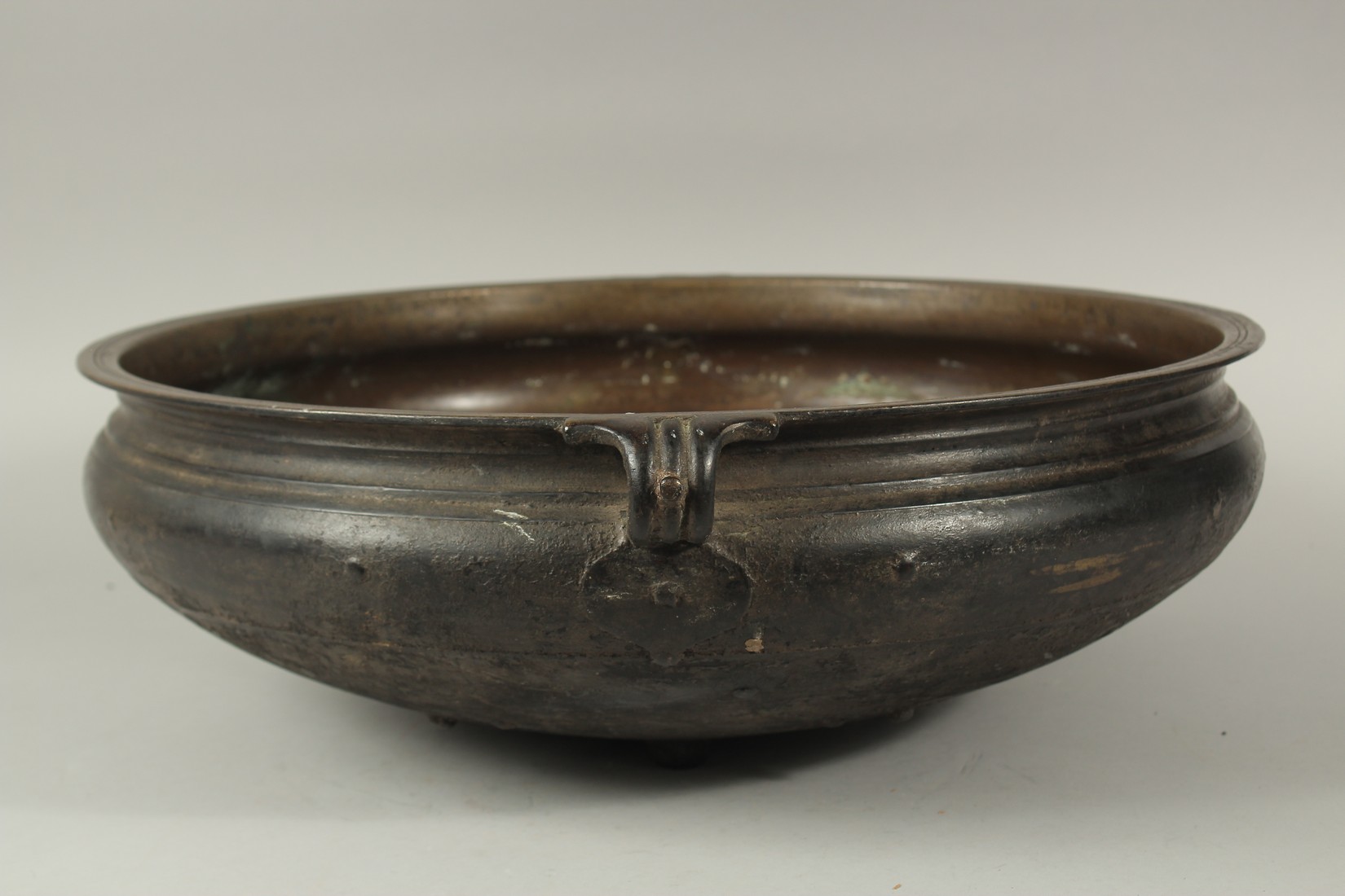 A LARGE 19TH CENTURY INDIAN OR SOUTH EAST ASIAN BRONZE TWIN HANDLE URLI, 59cm diameter. *Note: a - Image 2 of 6