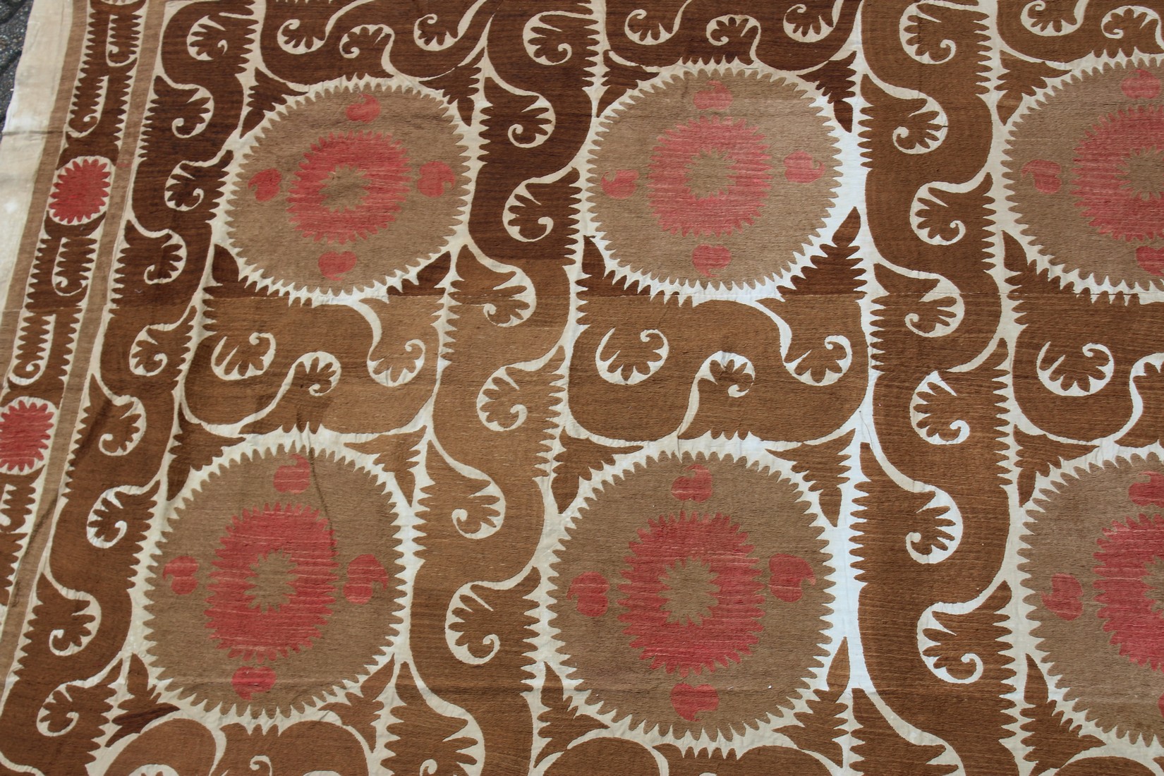 A VERY LARGE 20TH CENTURY SAMARKAND UZBEKISTAN WEDDING SUZANI TEXTILE, in light browns and reds on - Image 4 of 8