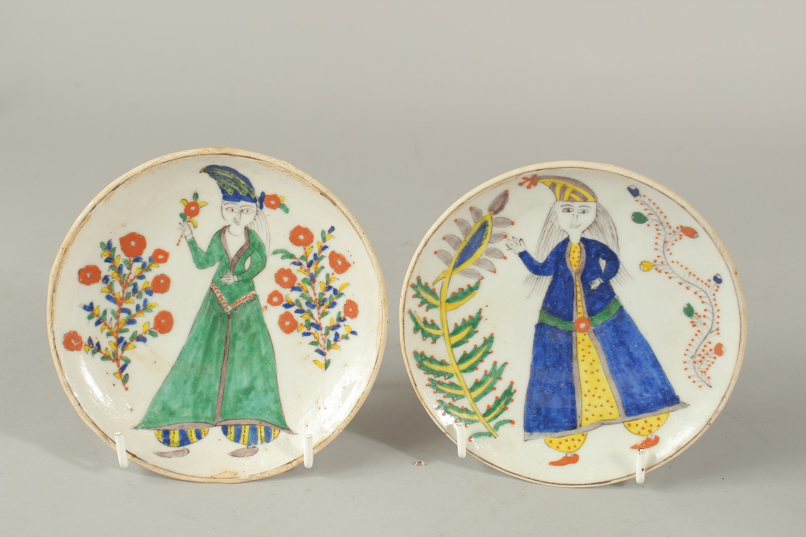 A PAIR OF TURKISH OTTOMAN KUTAHYA POTTERY PLATES, 14cm diameter.