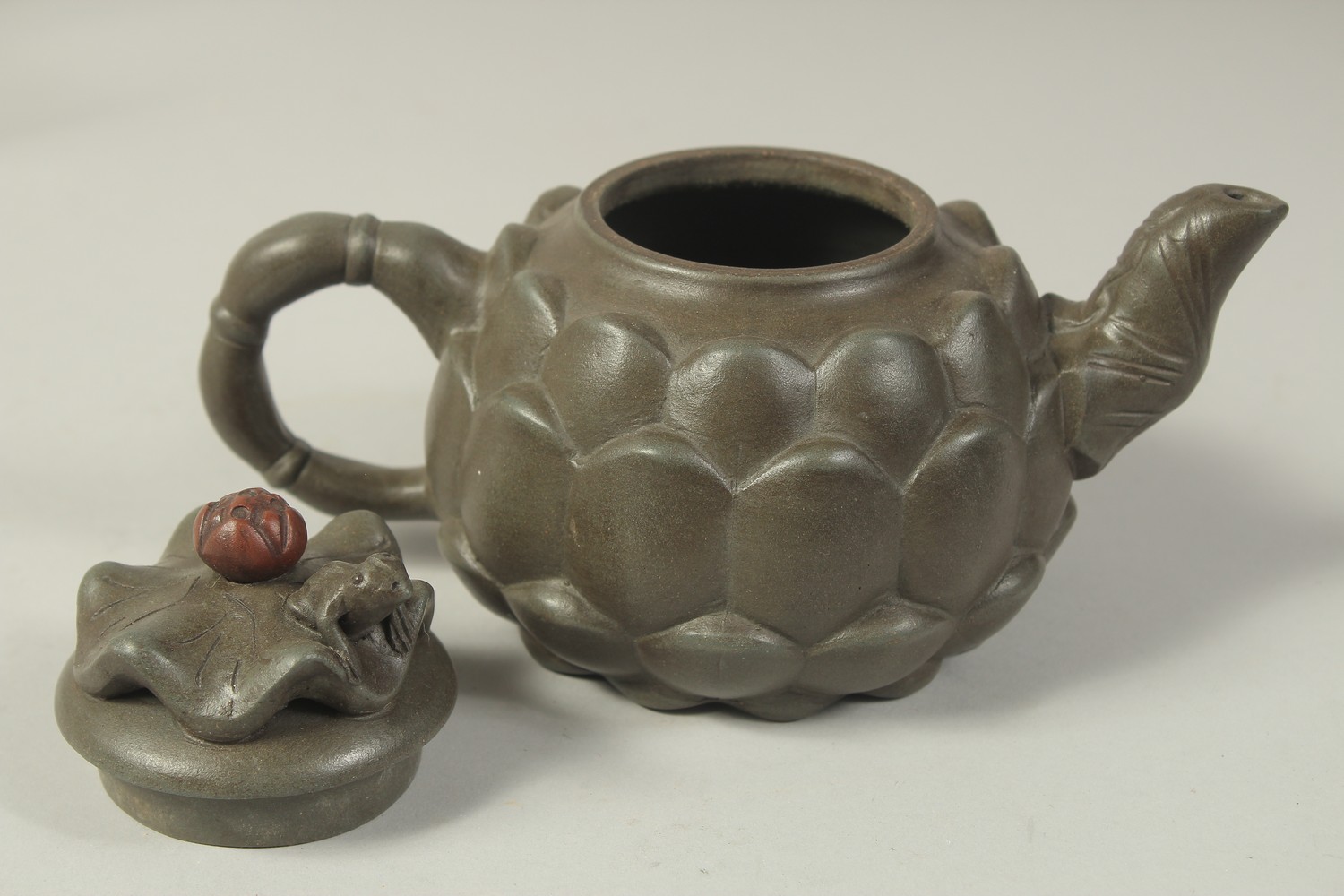 A CHINESE YIXING ARTICHOKE FORM TEAPOT, with impressed mark to base and inner lid. - Image 6 of 10