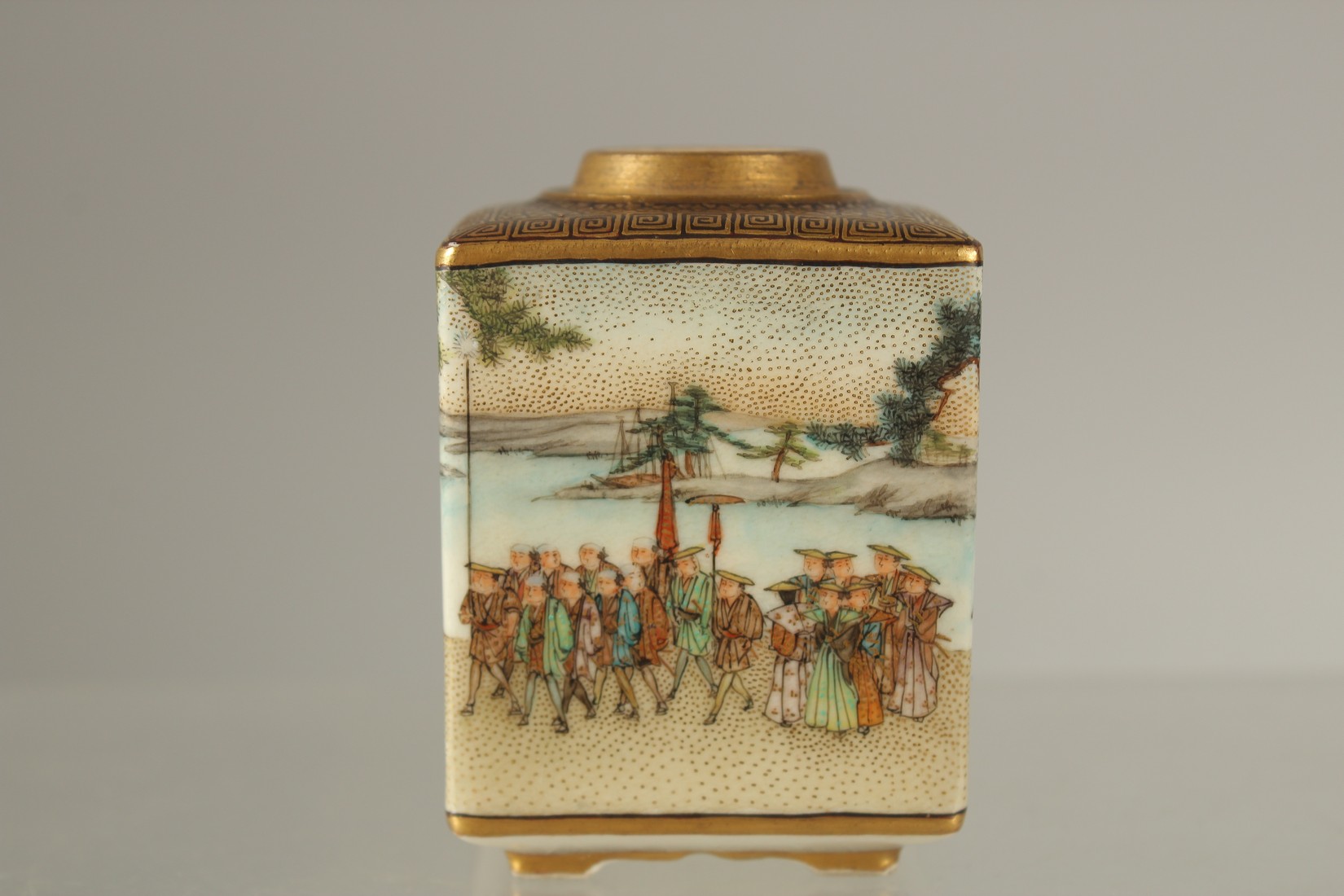 A FINE JAPANESE MEIJI PERIOD SATSUMA SQUARE-FORM MINIATURE VASE, delicately painted with a - Image 4 of 7