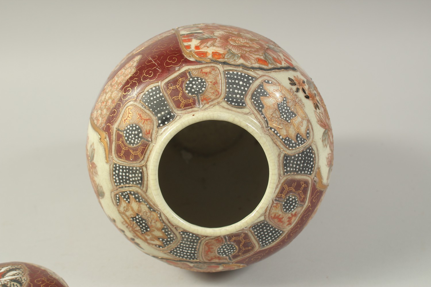 A JAPANESE SATSUMA-TYPE PORCELAIN JAR AND COVER, decorated with flora and gilded highlights, 31cm - Image 6 of 7