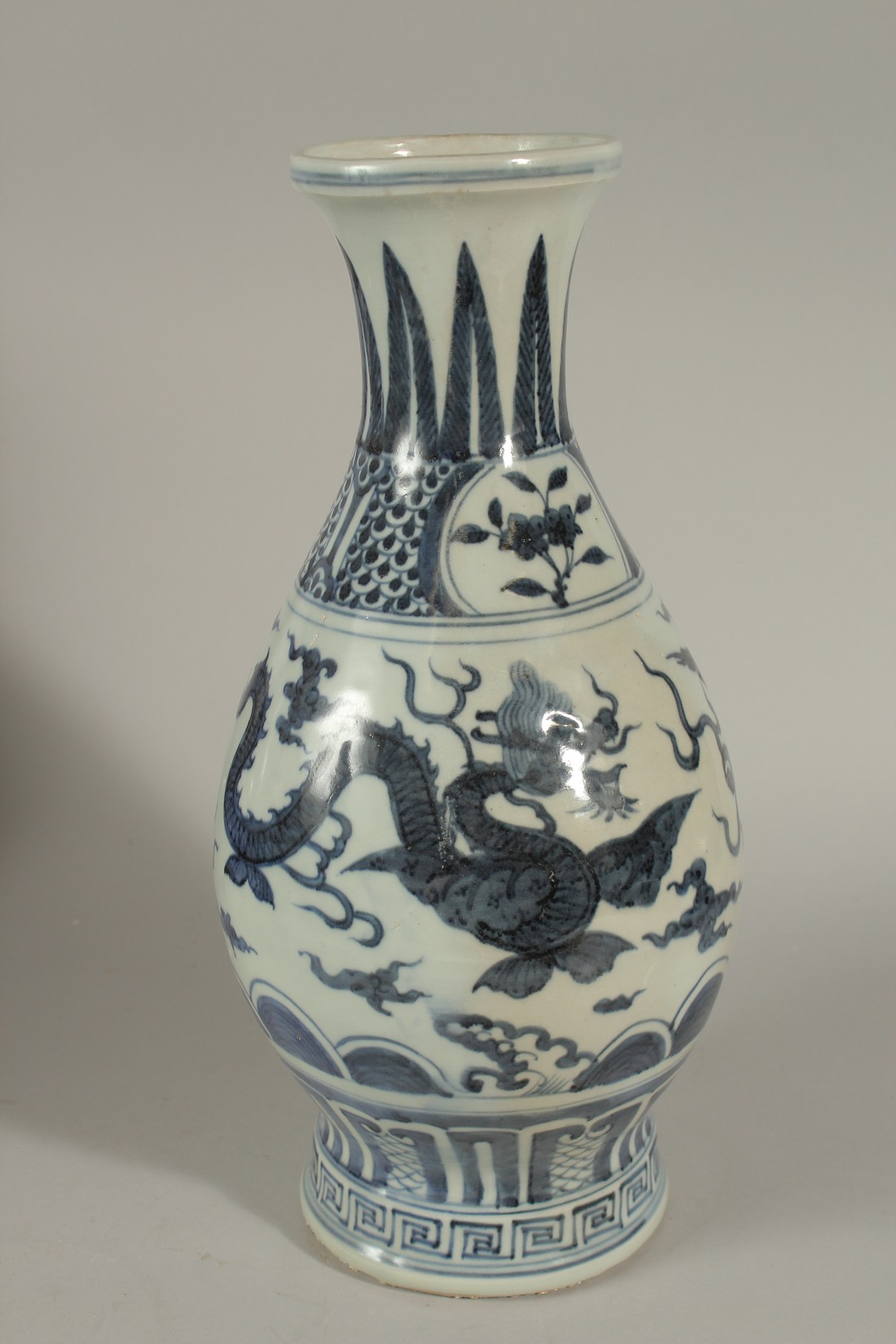 A CHINESE BLUE AND WHITE PORCELAIN DRAGON VASE, designed with two dragons chasing the flaming - Image 3 of 5