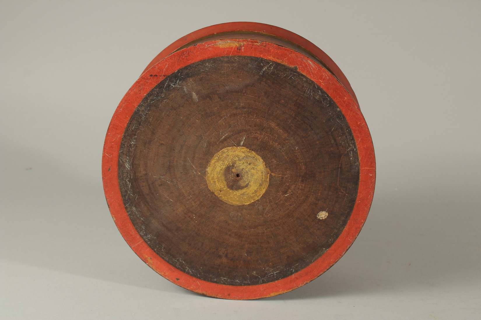 A LARGE 19TH CENTURY INDIAN LACQUERED WOODEN TURBAN BOX, 23.5cm diameter. - Image 6 of 6