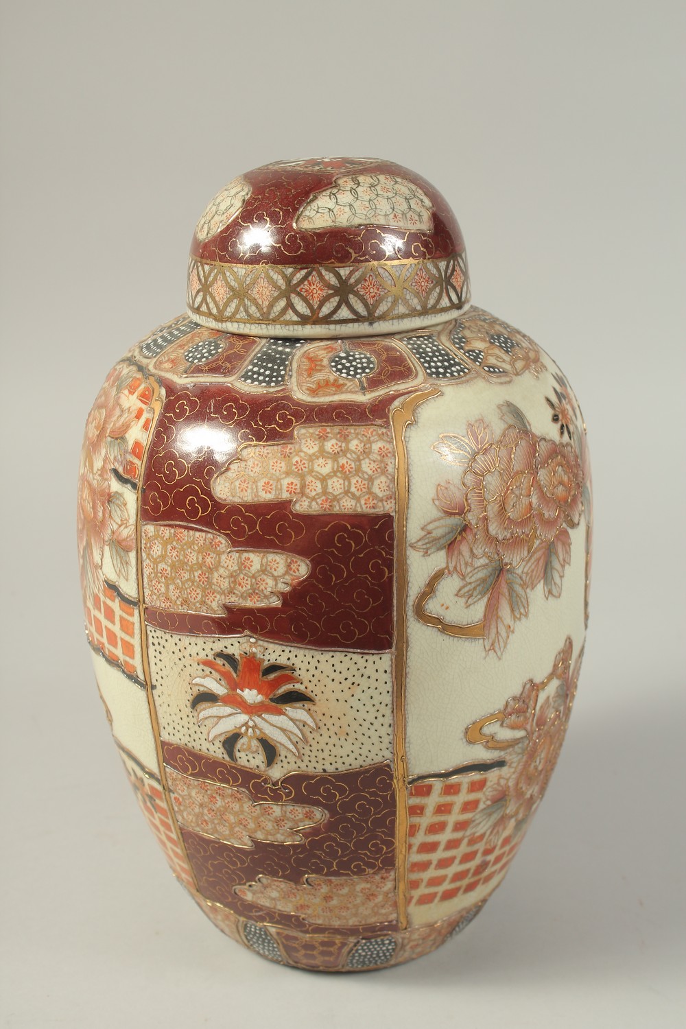 A JAPANESE SATSUMA-TYPE PORCELAIN JAR AND COVER, decorated with flora and gilded highlights, 31cm - Image 2 of 7