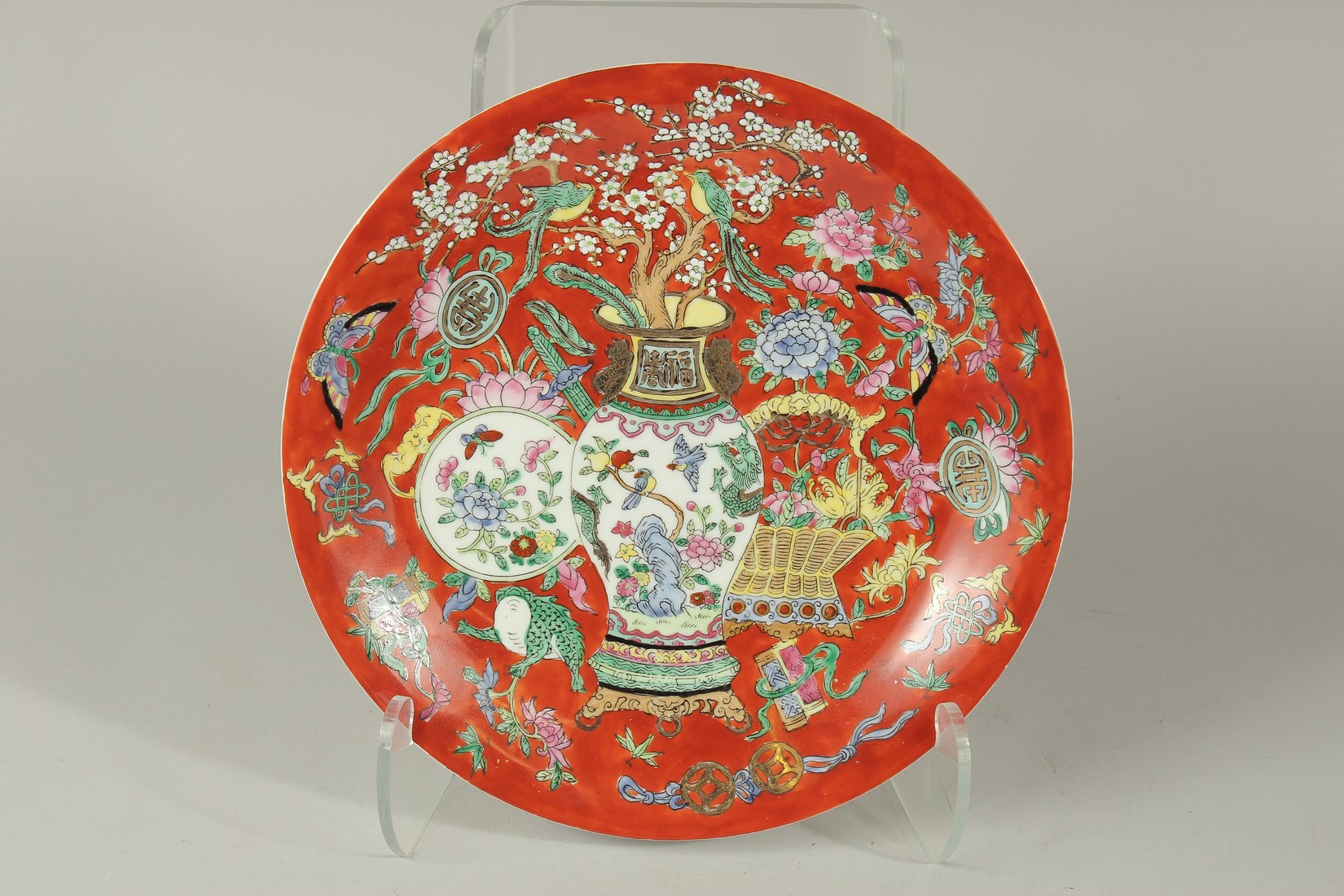 A CHINESE FAMILLE ROUGE PORCELAIN SERVING PLATE, with gilt highlights, mark to base, 30.5cm