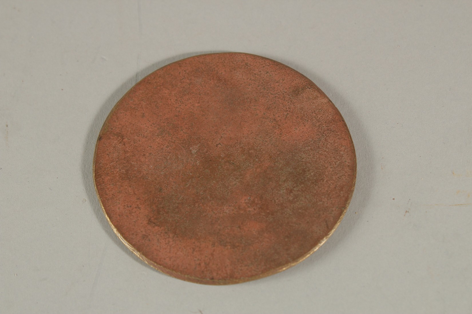 A RARE 18-19TH CENTURY MUGHAL INDIAN OFFICIAL'S COPPER SEAL, 7cm diameter. - Image 2 of 2