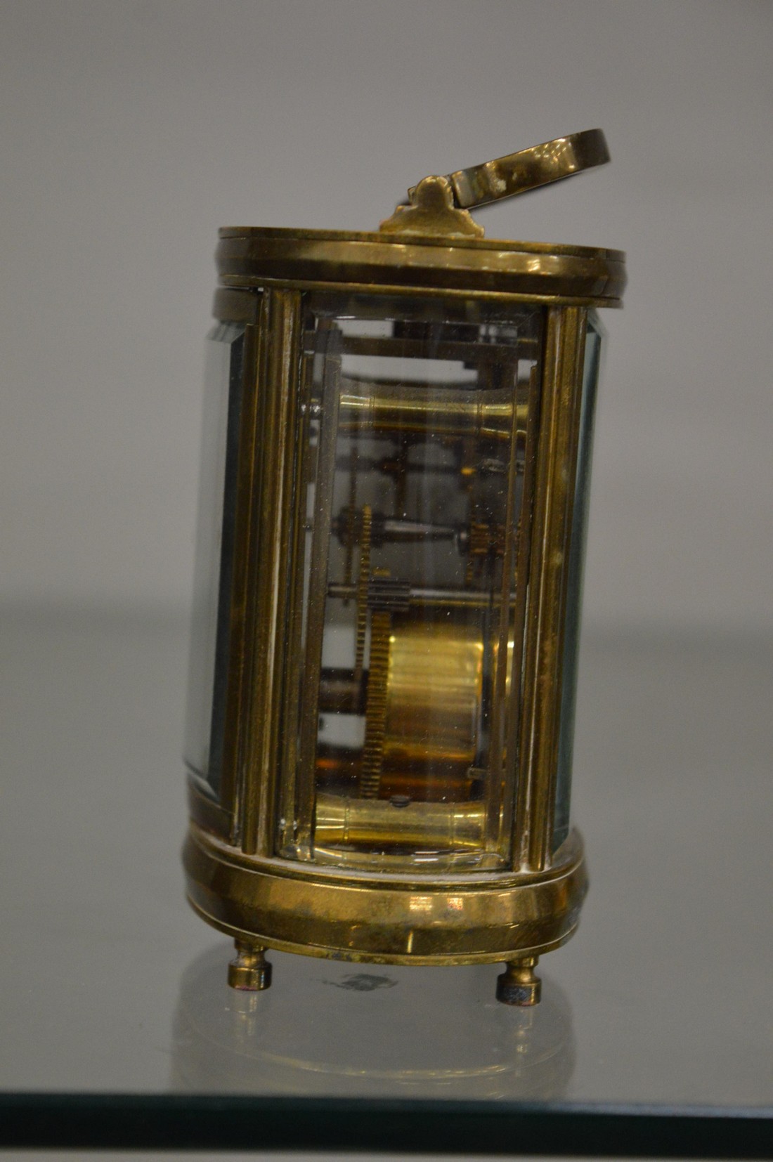 A small oval cased brass carriage clock. - Image 3 of 3