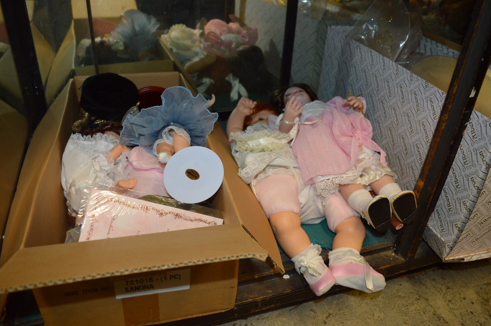 A large quantity of collectors dolls etc. - Image 2 of 6