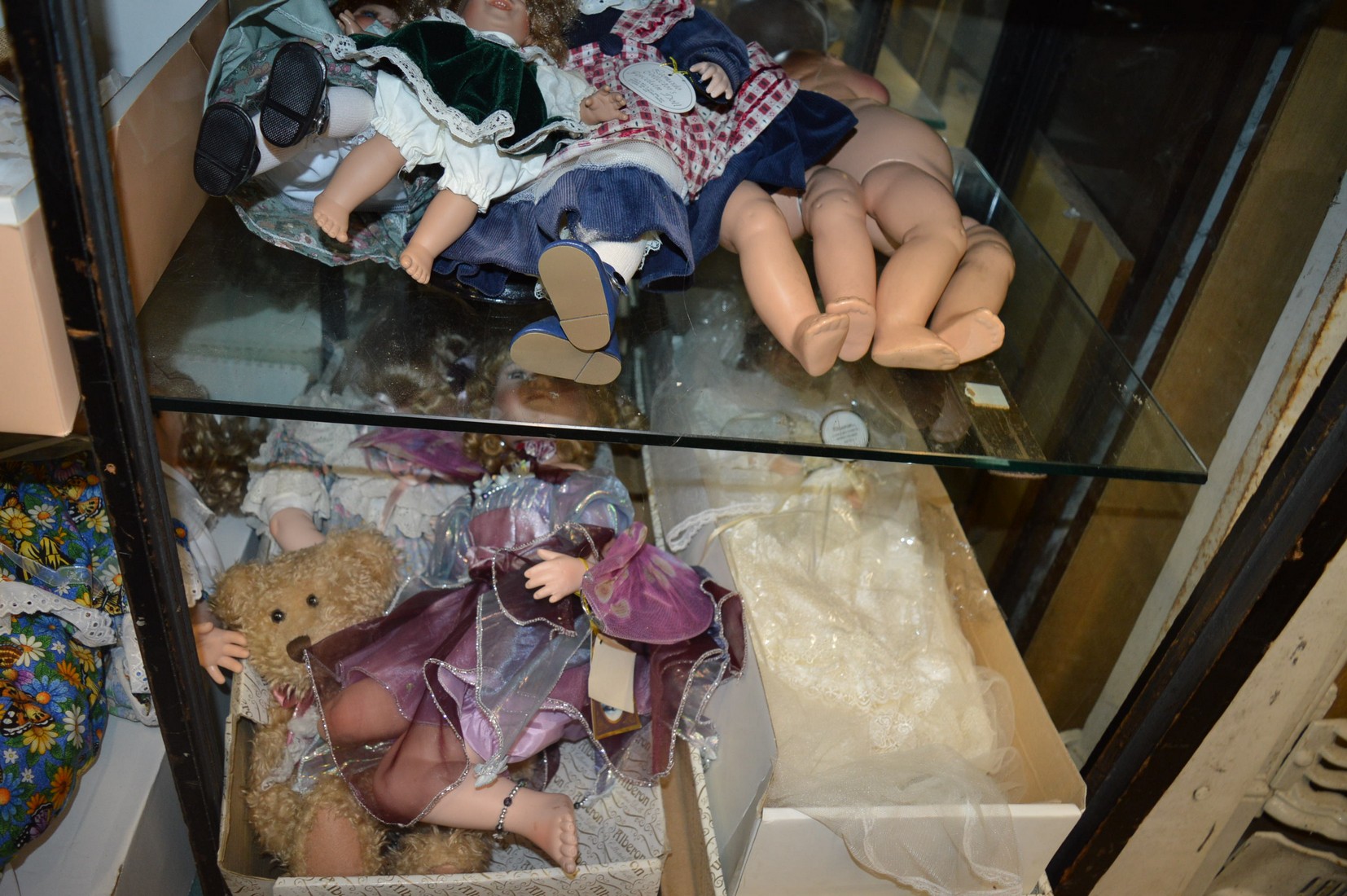 A large quantity of collectors dolls etc. - Image 6 of 6