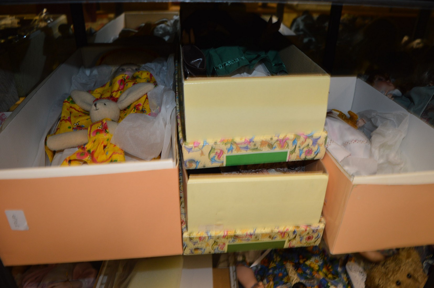 A large quantity of collectors dolls etc. - Image 4 of 6