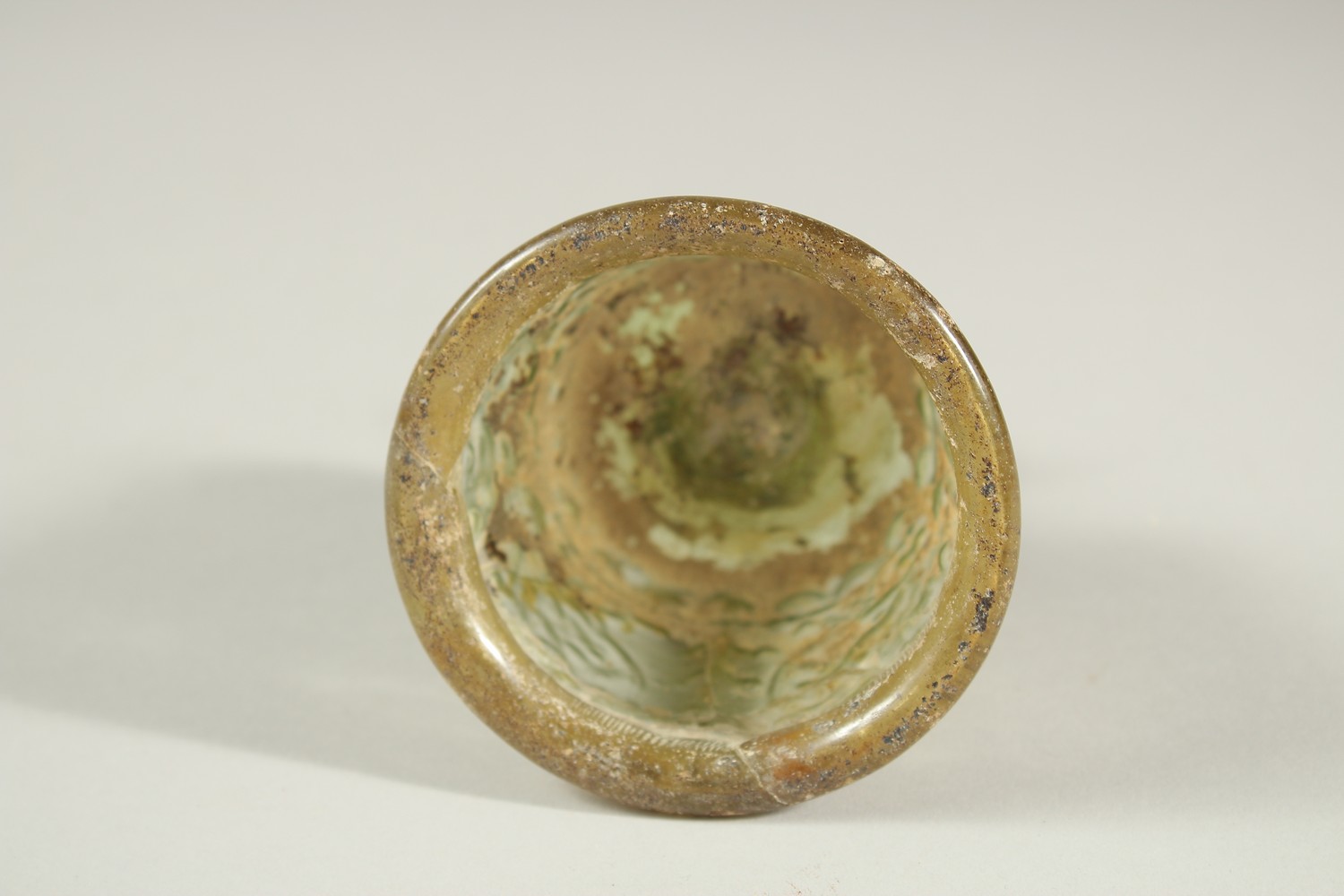 A RARE 10TH-12TH CENTURY ISLAMIC POSSIBLY PERSIAN MOULDED GLASS STEM CUP, with Kufic calligraphy - Image 4 of 5