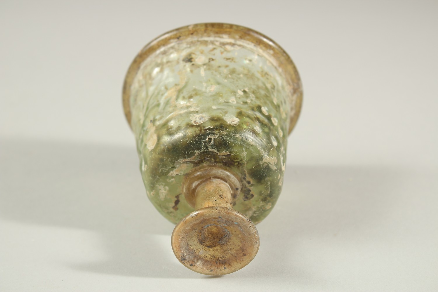 A RARE 10TH-12TH CENTURY ISLAMIC POSSIBLY PERSIAN MOULDED GLASS STEM CUP, with Kufic calligraphy - Image 5 of 5