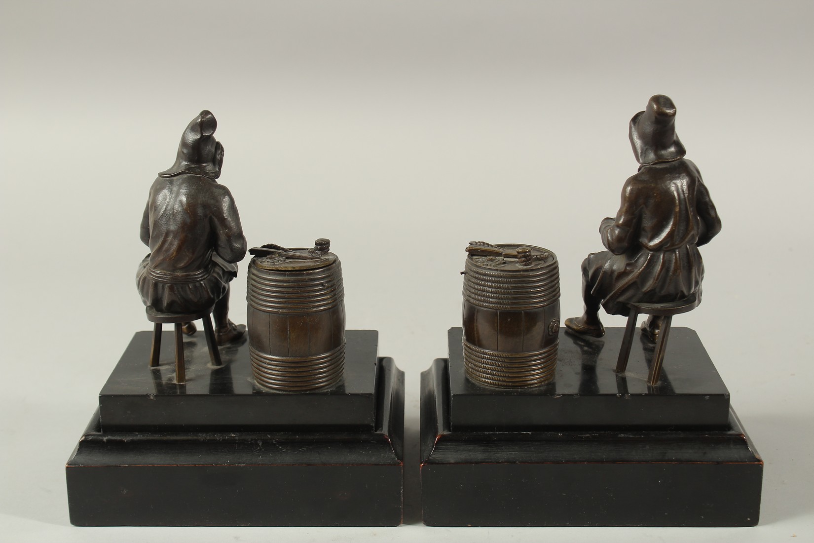 A RARE PAIR OF 18TH DUTCH BRONZE FIGURAL SMOKING COMPANIONS, in the manner of Pierre Xavery. Each - Image 7 of 7