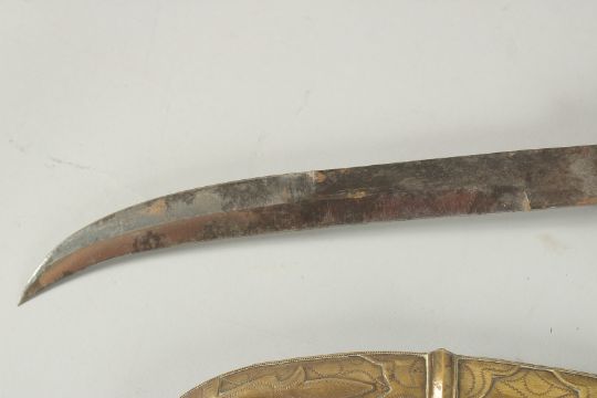 A VERY FINE 19TH CENTURY MOROCCAN KOUMMAYA DAGGER, with enamelled silver decoration, 41cm long - Image 10 of 11