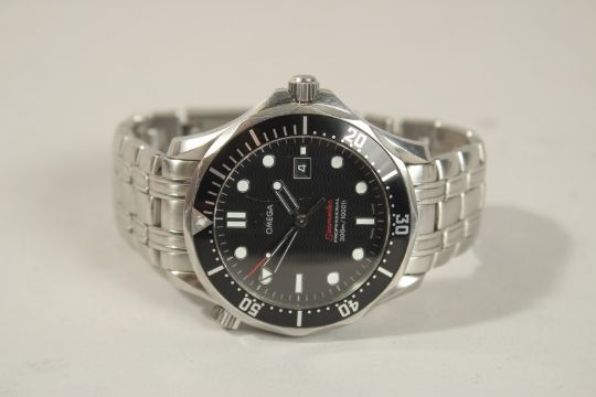 A GENTLEMAN'S OMEGA SEAMASTER WRISTWATCH. No. 02123041610100. In original box. - Image 1 of 13