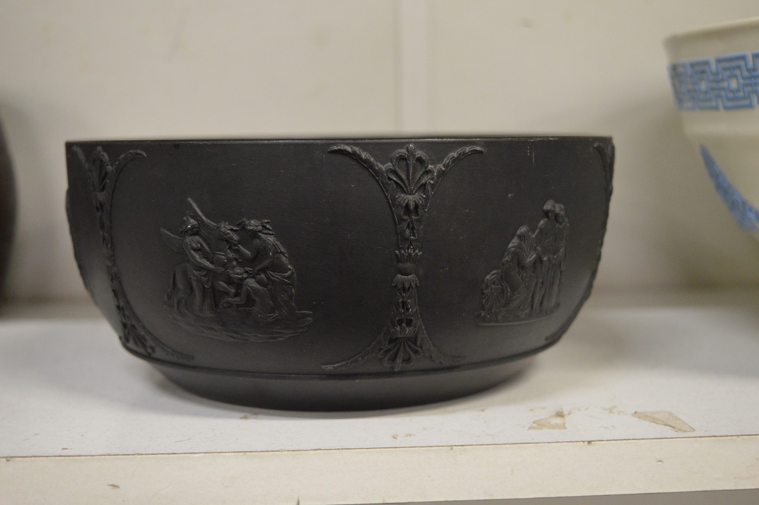 A Wedgwood black basalt jasperware bowl and a Wedgwood cream ware bowl with blue sprig decoration. - Image 4 of 9