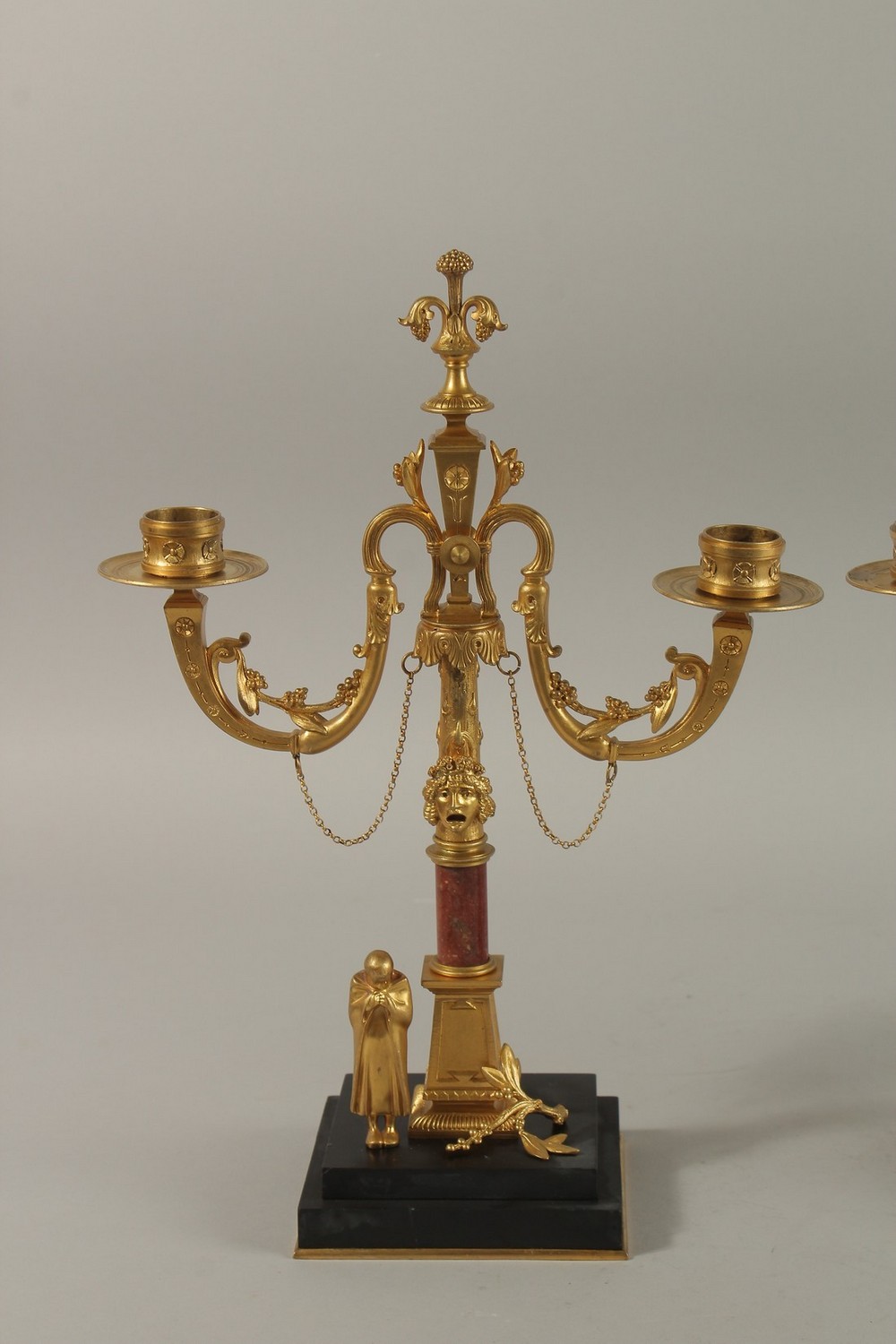 A SUPERB PAIR OF CLASSICAL GILT BRONZE AND MARBLE TWO-LIGHT CANDLESTICKS with curving branches on - Image 2 of 6