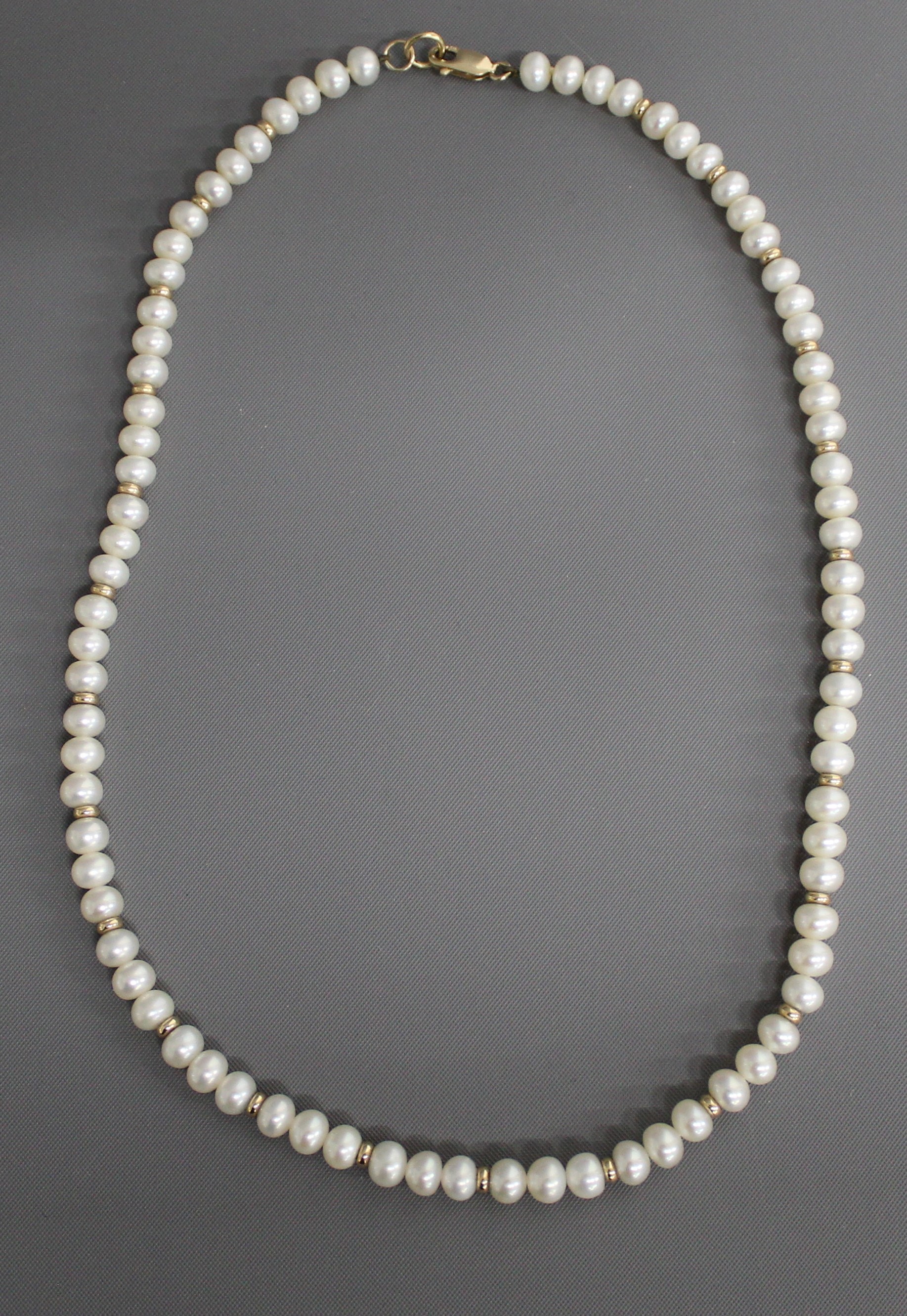 Cultured pearl & 9ct gold necklace - Image 3 of 3