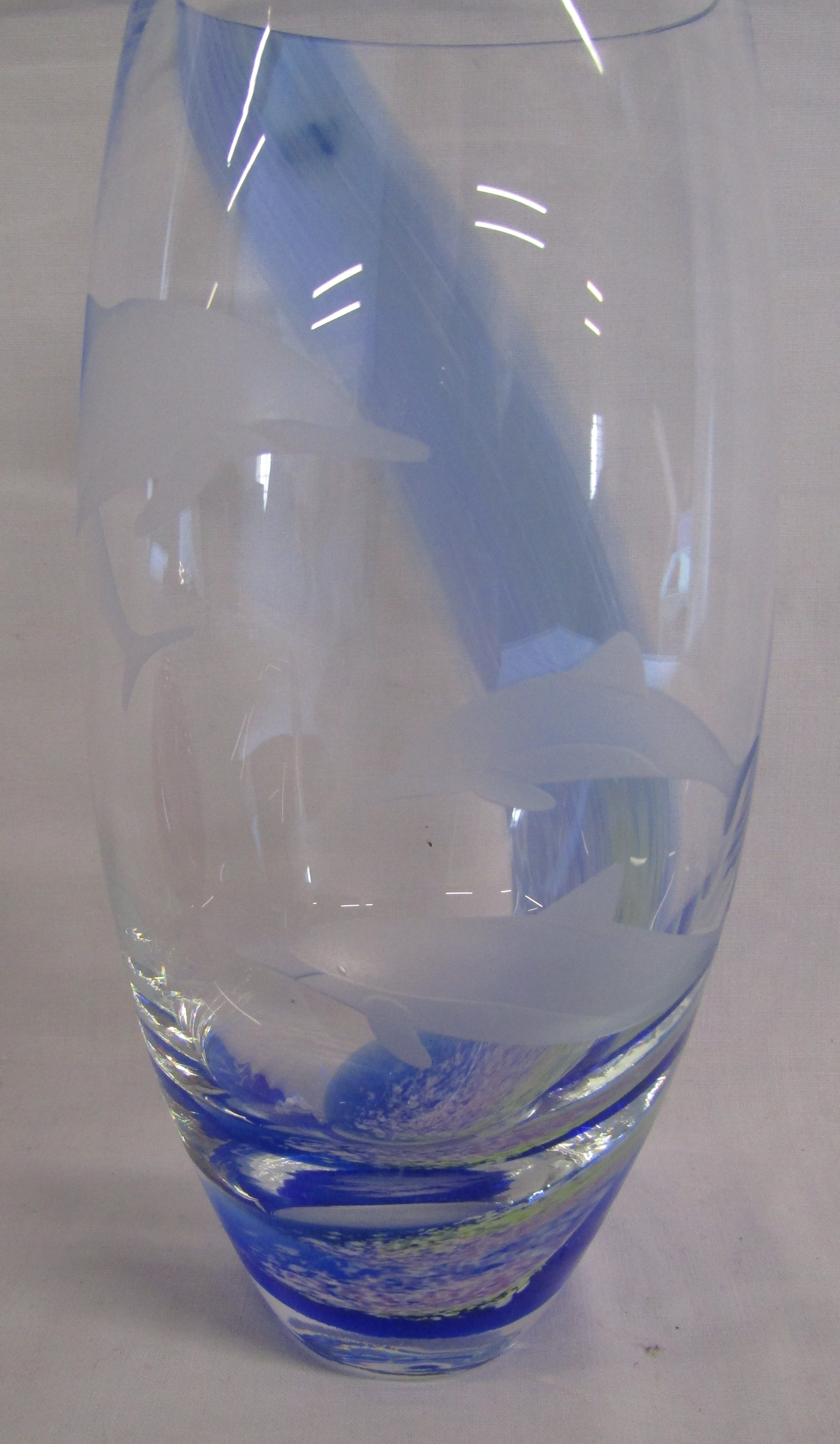 Caithness crystal vase with etched dolphins approx. 20.5cm and red glass egg with birds singing - Image 2 of 3