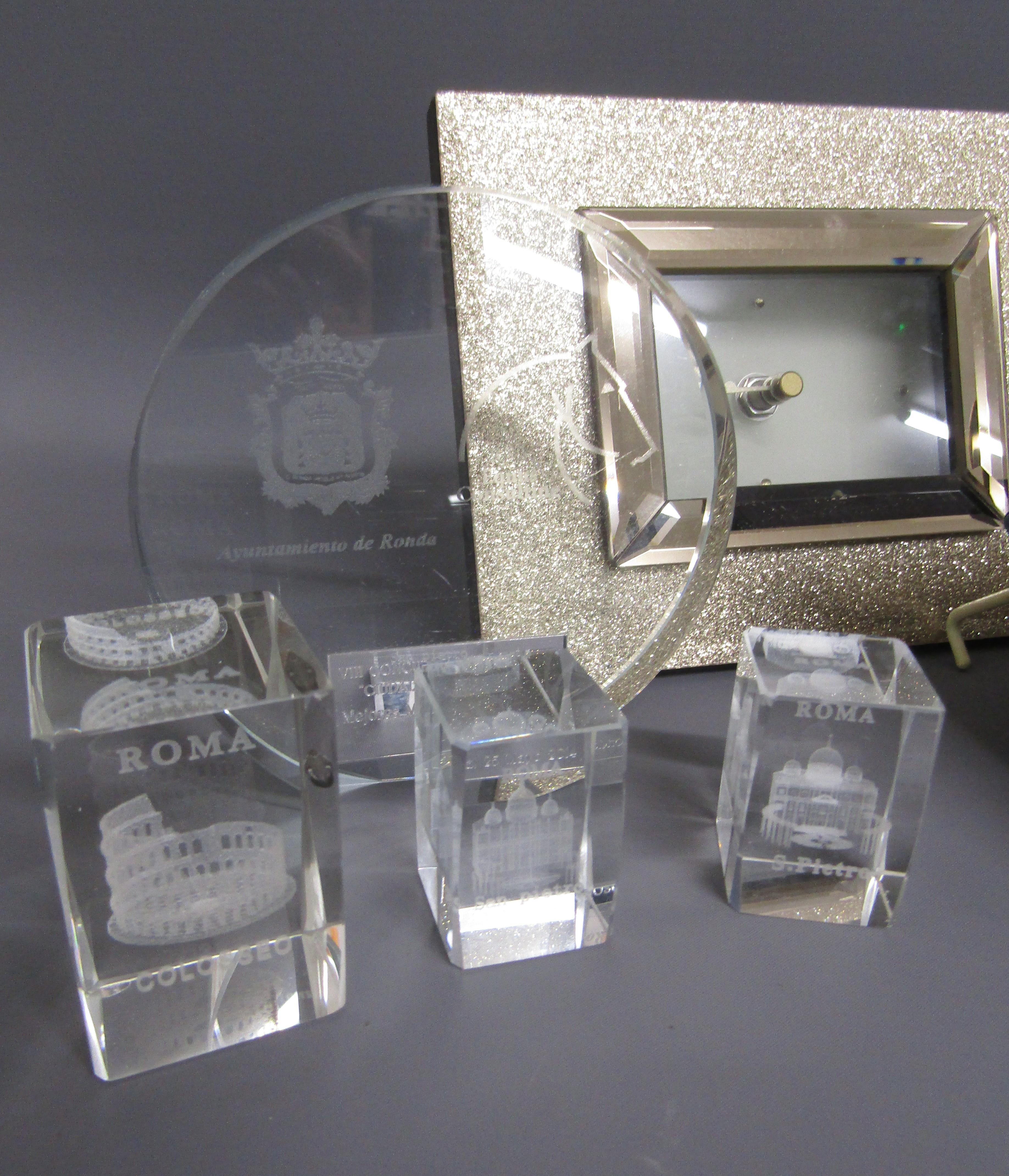 Collection of clocks, watches, cufflinks and glassware includes etched crystals of Rome, 'Victory' - Image 2 of 6