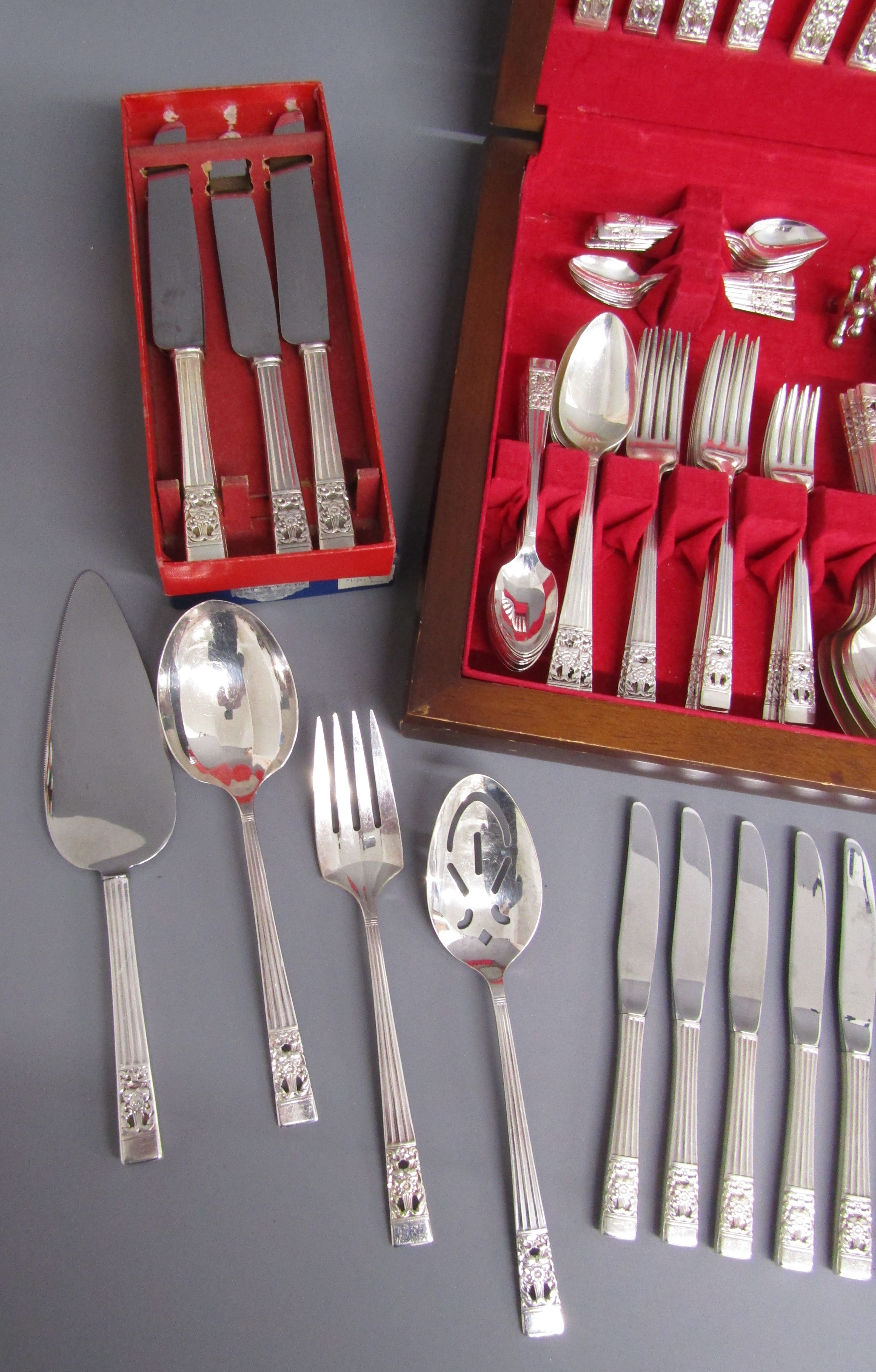 Oneida community plate cutlery set with extra flat ware - Image 2 of 6