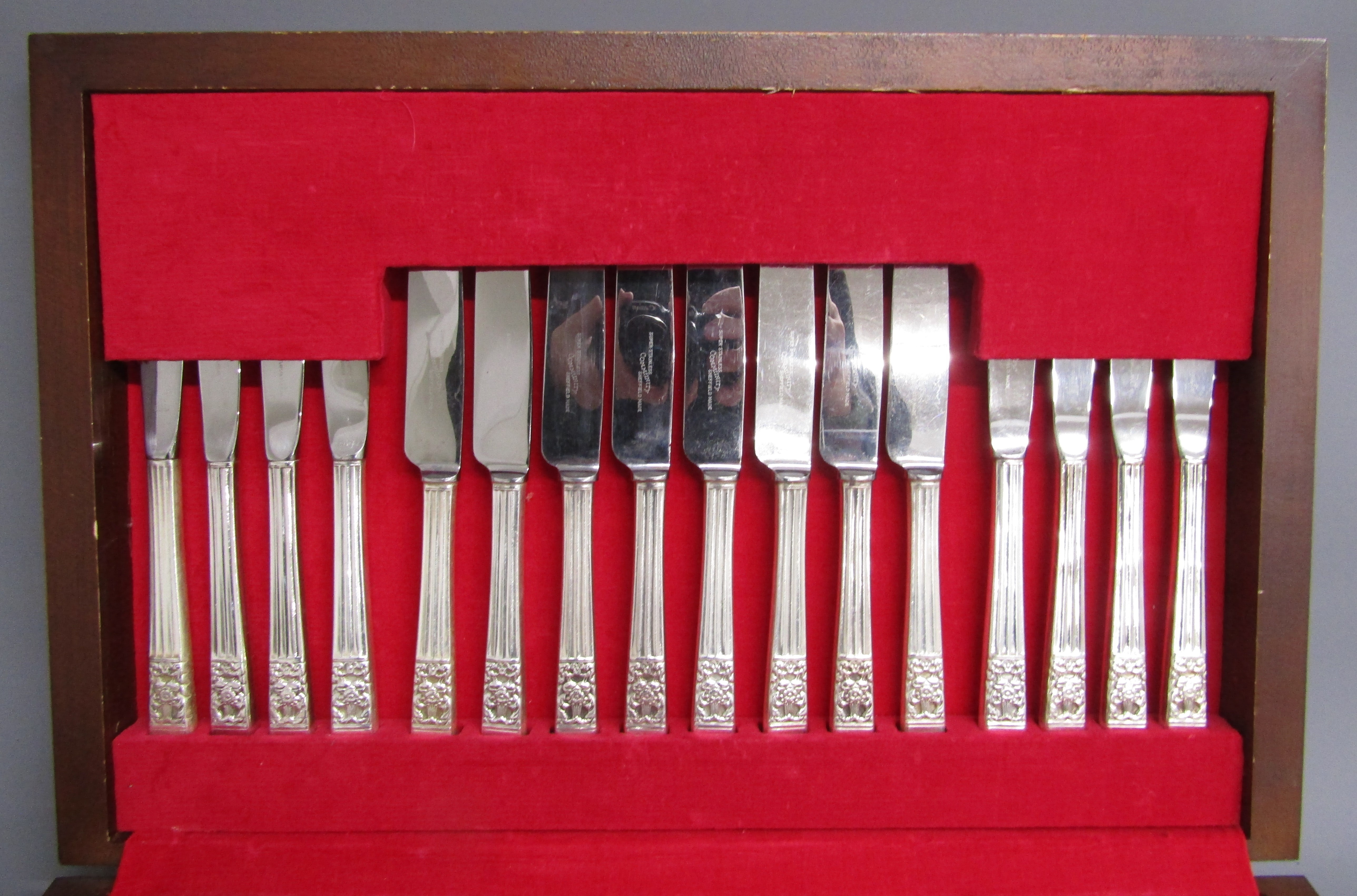 Oneida community plate cutlery set with extra flat ware - Image 5 of 6