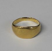 Tested as 18ct gold signet ring - ring size P - 6.4g
