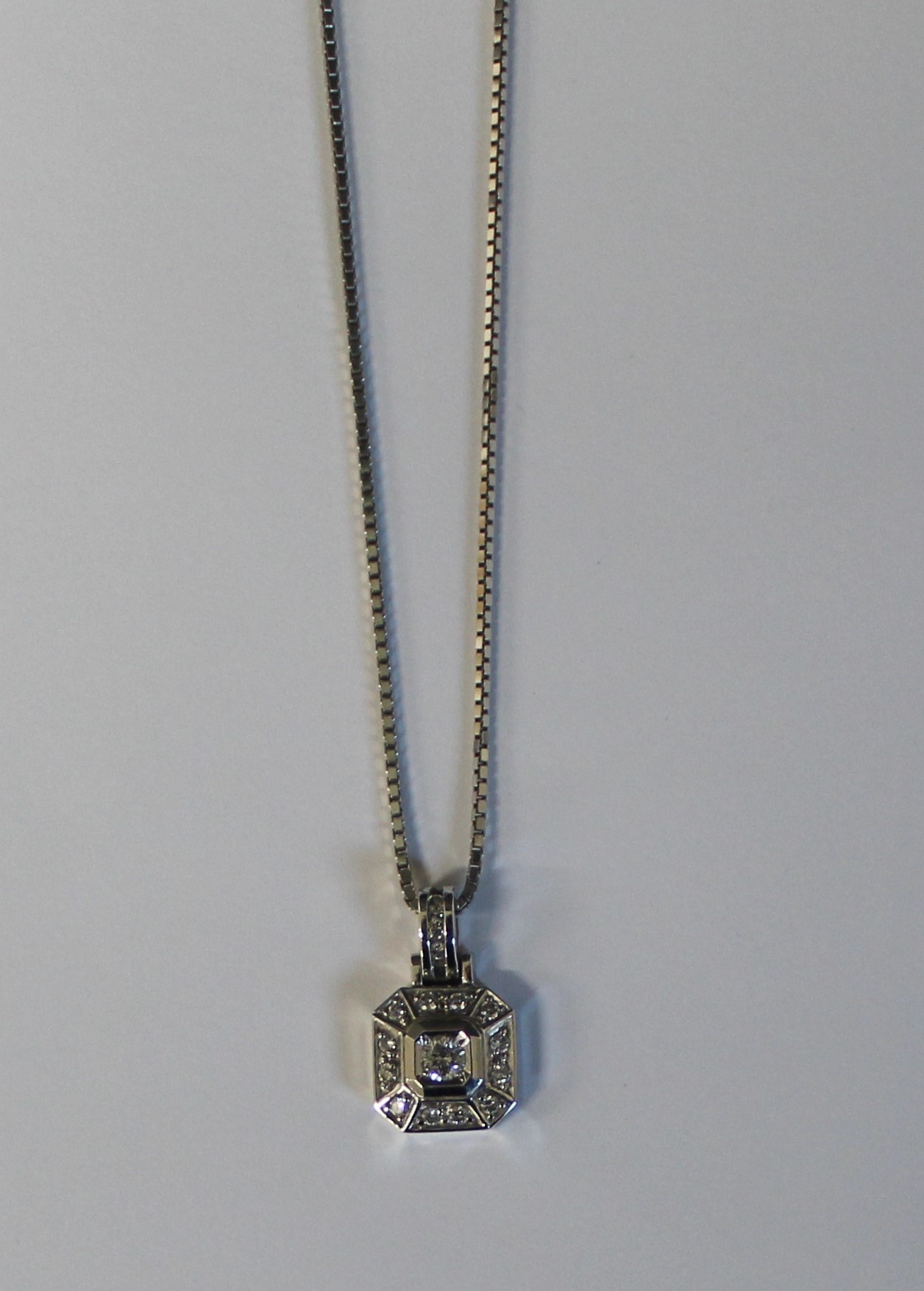 10k white gold diamond pendant & chain, 3.72g - Image 2 of 6