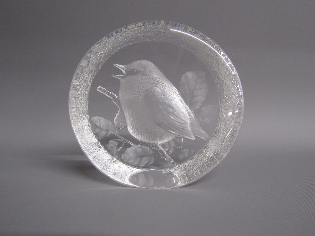 Mats Jonasson paperweights - large Toucan, Polar bear and seal cub,  medium blue tit and bird and - Image 6 of 7