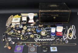 Selection of costume jewellery including Pinchbeck mourning brooch (a/f), commemorative coins