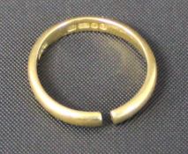 22ct gold ring (cut) 3.15g