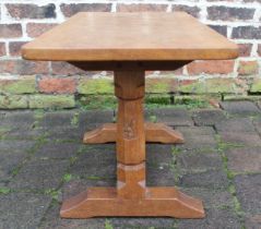 Wilf "Squirrel Man" Hutchinson oak coffee table, 91.5cm w x 31.5cm d x 44cm h