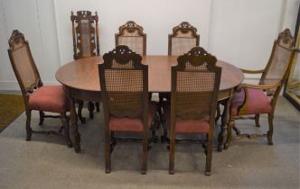 Early 20th century oak extending dining table on turned legs (H 75cm x W 183cm x D 106cm) & set of 6
