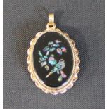 Thought to be 9ct gold abalone set pendant, 2.24g