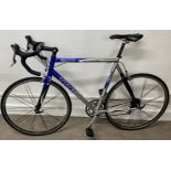 Trek ZR 9000 gents road bike with carbon front & rear forks, aluminum frame & 18 gears