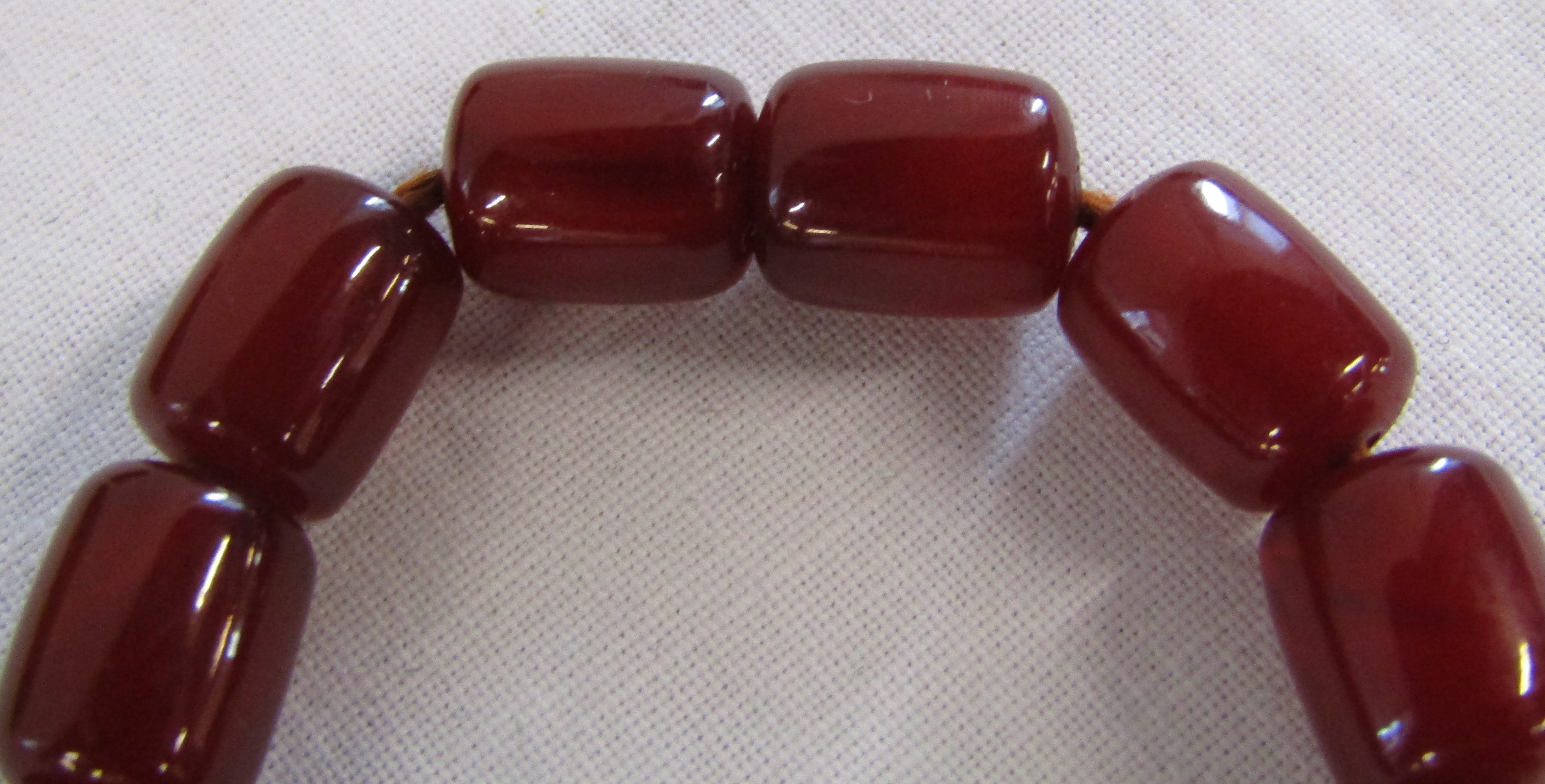 Graduated possibly amber bead necklace 116.6g, largest bead 3cm wide - Image 4 of 12