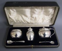 Cased silver cruet set by William Hutton & Son Ltd Birmingham, with dates 1900, 1901, 1918, 1919 and